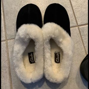New Clark’s women’s Slippers Black size ww